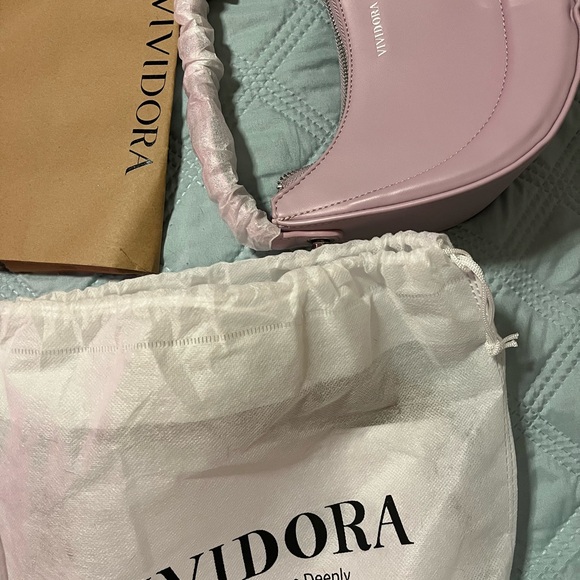 Vividora Lavender Crescent Shoulder Bag with Dust Bag and Shoulder Strap NWT - Picture 2 of 6